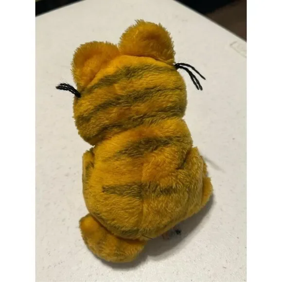 Vintage R. Dakin Yellow Garfield 1981 United Features Syndicate Plush Cat Toy 8" - Picture 2 of 7